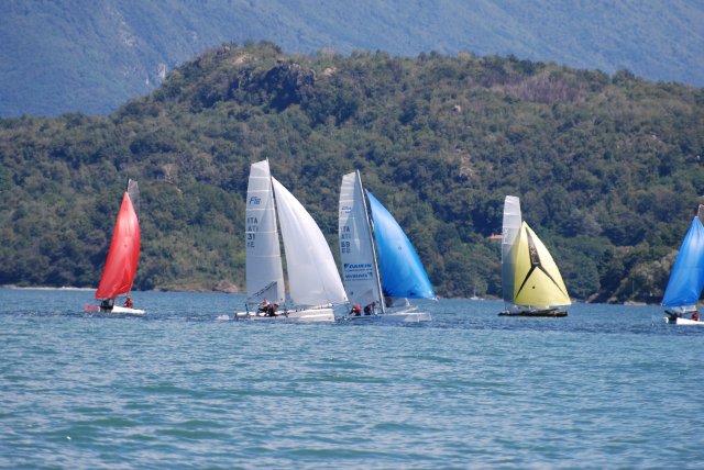 Scuola di vela AVAL a Gravedona